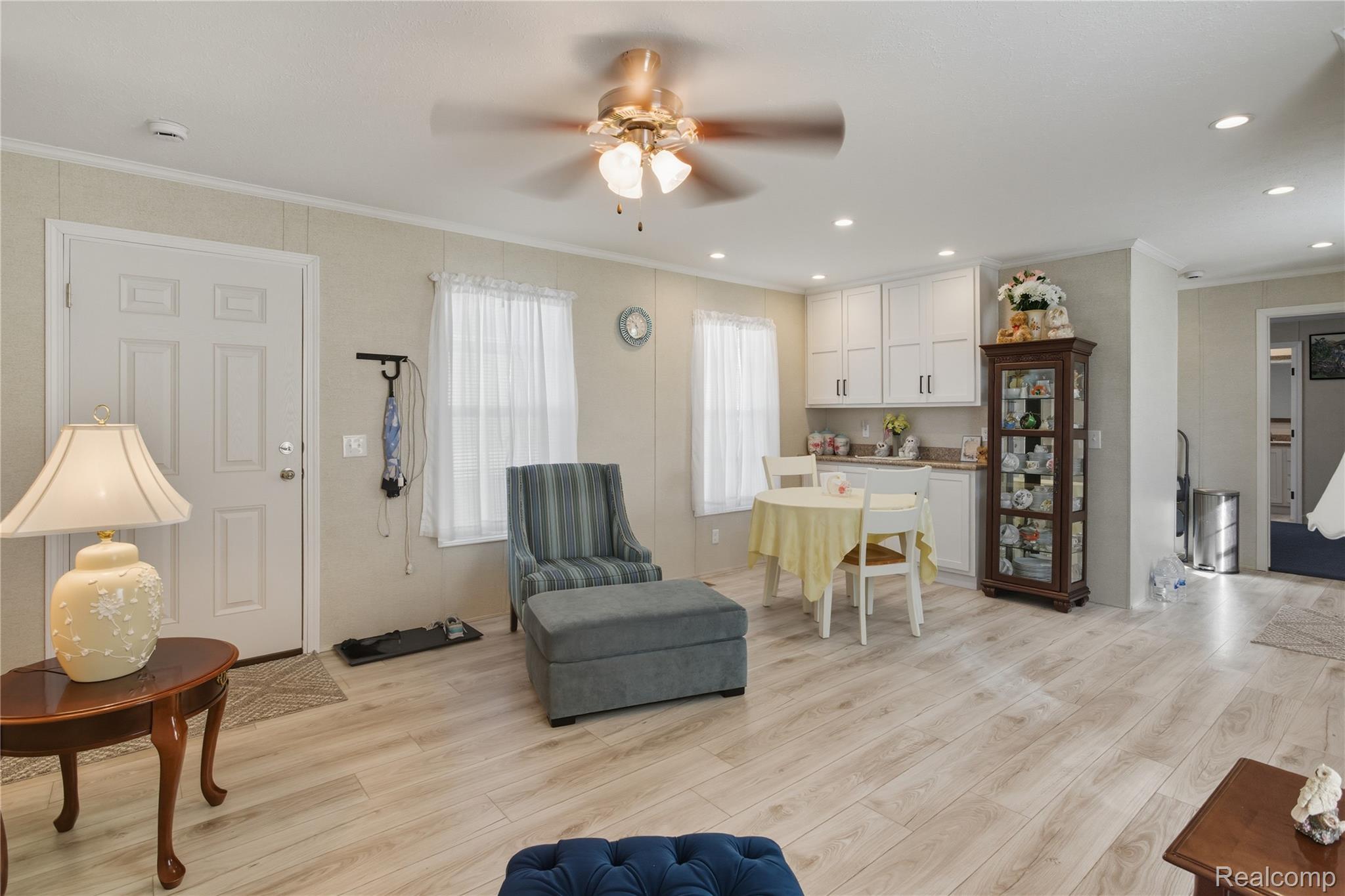 230 E MacGregor Court