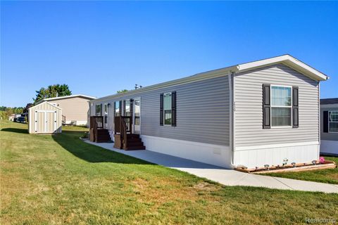 230 E MacGregor Court Highland Charter Township MI 48357