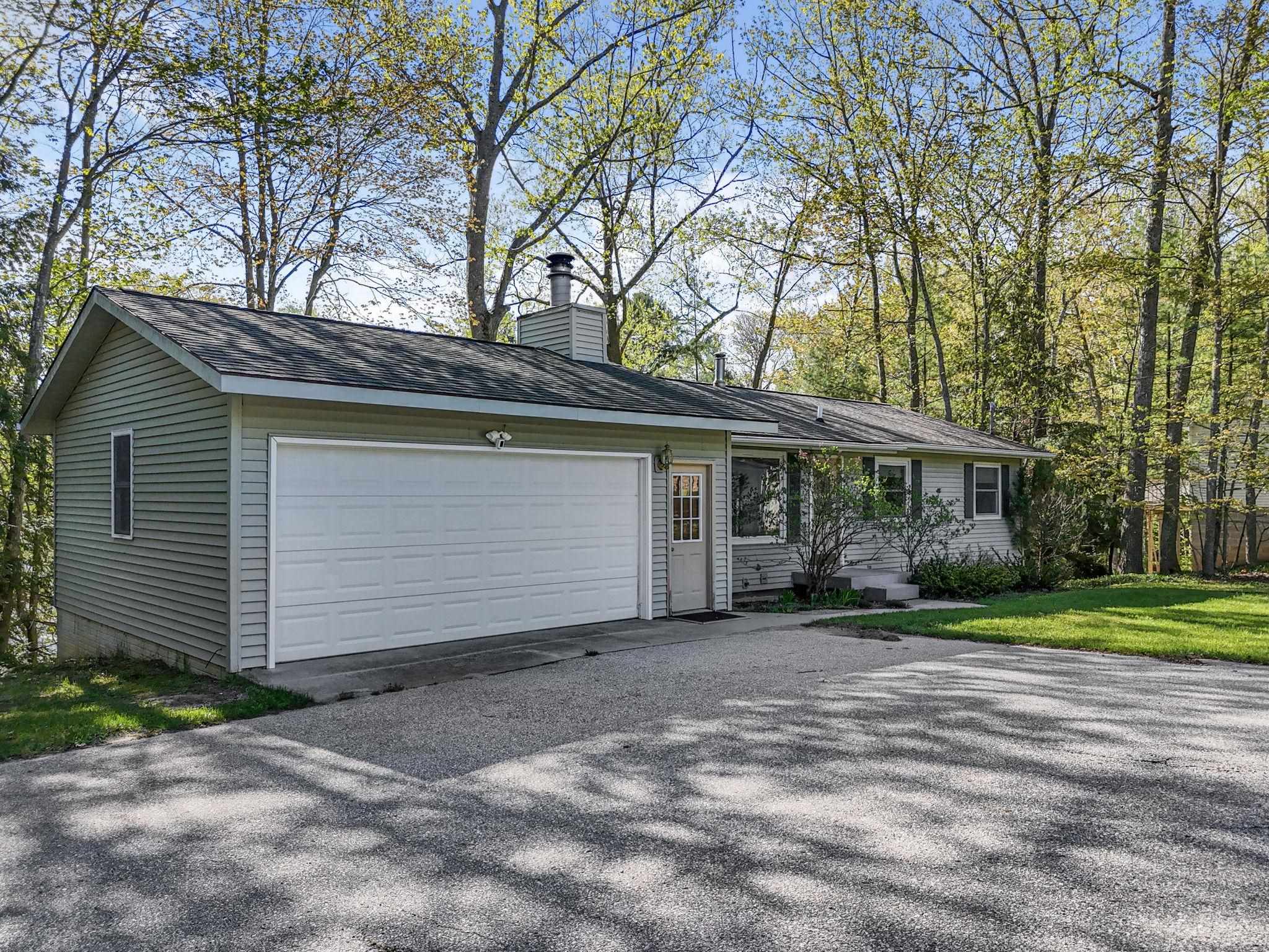 4064 N Spider Lake