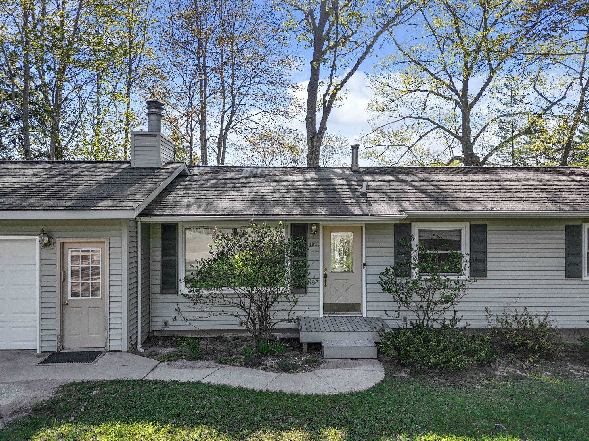 4064 N Spider Lake