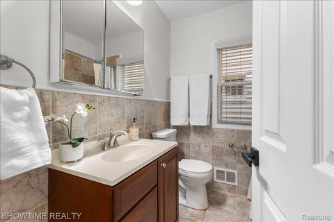 Tiny photo for 418 E Woodland Street, Ferndale City, MI 48220 (MLS # 20261021645)