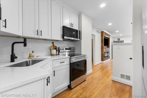 Tiny photo for 418 E Woodland Street, Ferndale City, MI 48220 (MLS # 20261021645)