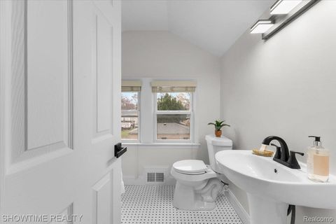 Tiny photo for 418 E Woodland Street, Ferndale City, MI 48220 (MLS # 20261021645)