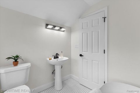 Tiny photo for 418 E Woodland Street, Ferndale City, MI 48220 (MLS # 20261021645)