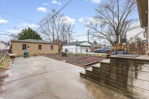 Tiny photo for 418 E Woodland Street, Ferndale City, MI 48220 (MLS # 20261021645)