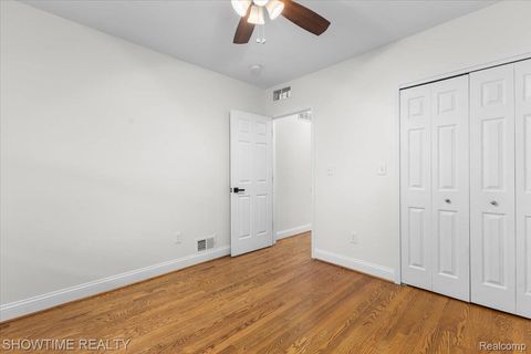 Tiny photo for 418 E Woodland Street, Ferndale City, MI 48220 (MLS # 20261021645)