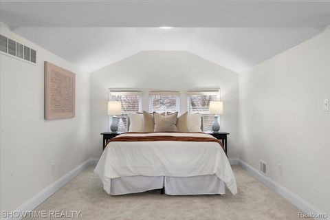 Tiny photo for 418 E Woodland Street, Ferndale City, MI 48220 (MLS # 20261021645)