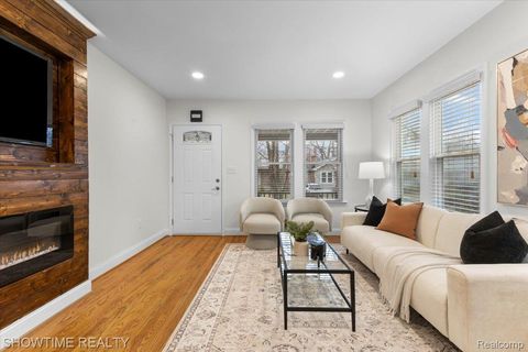 Tiny photo for 418 E Woodland Street, Ferndale City, MI 48220 (MLS # 20261021645)