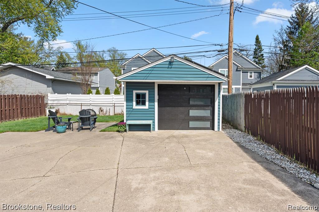 909 Hoffman Avenue
