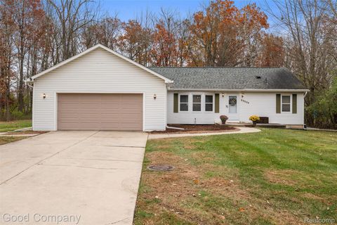 23304 Elmgrove Street Farmington Hills City MI 48336