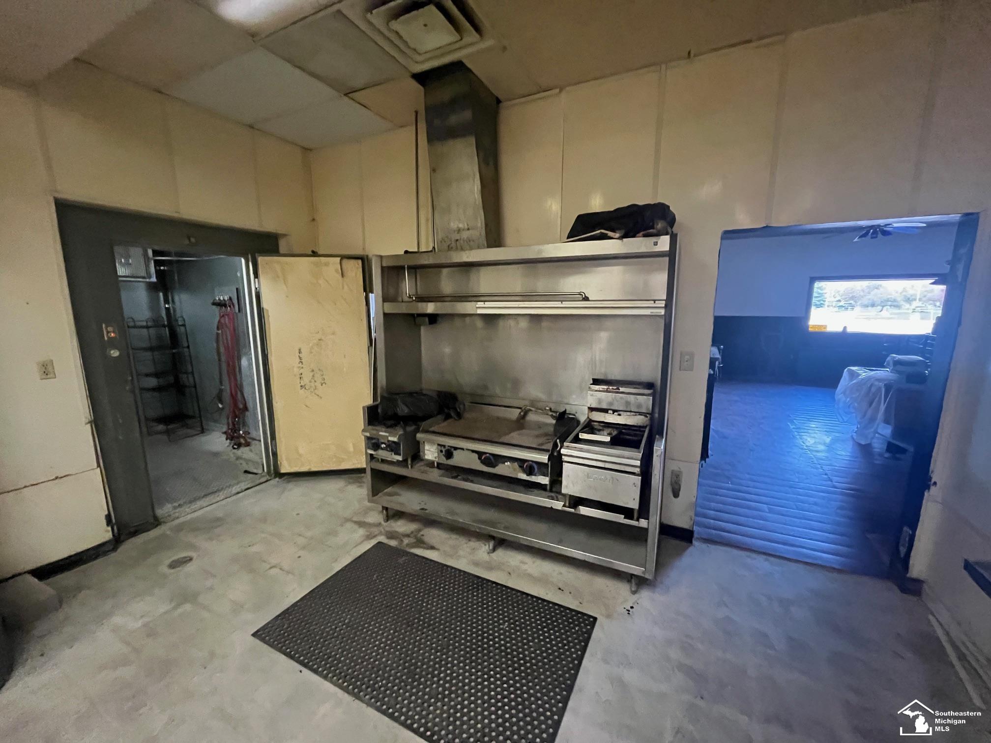 1090 N Dixie Highway