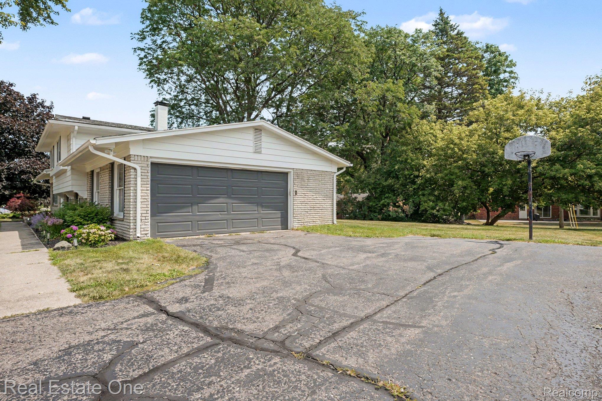 6639 Tamerlane Drive