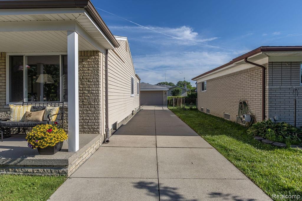 15270 Cambridge Drive