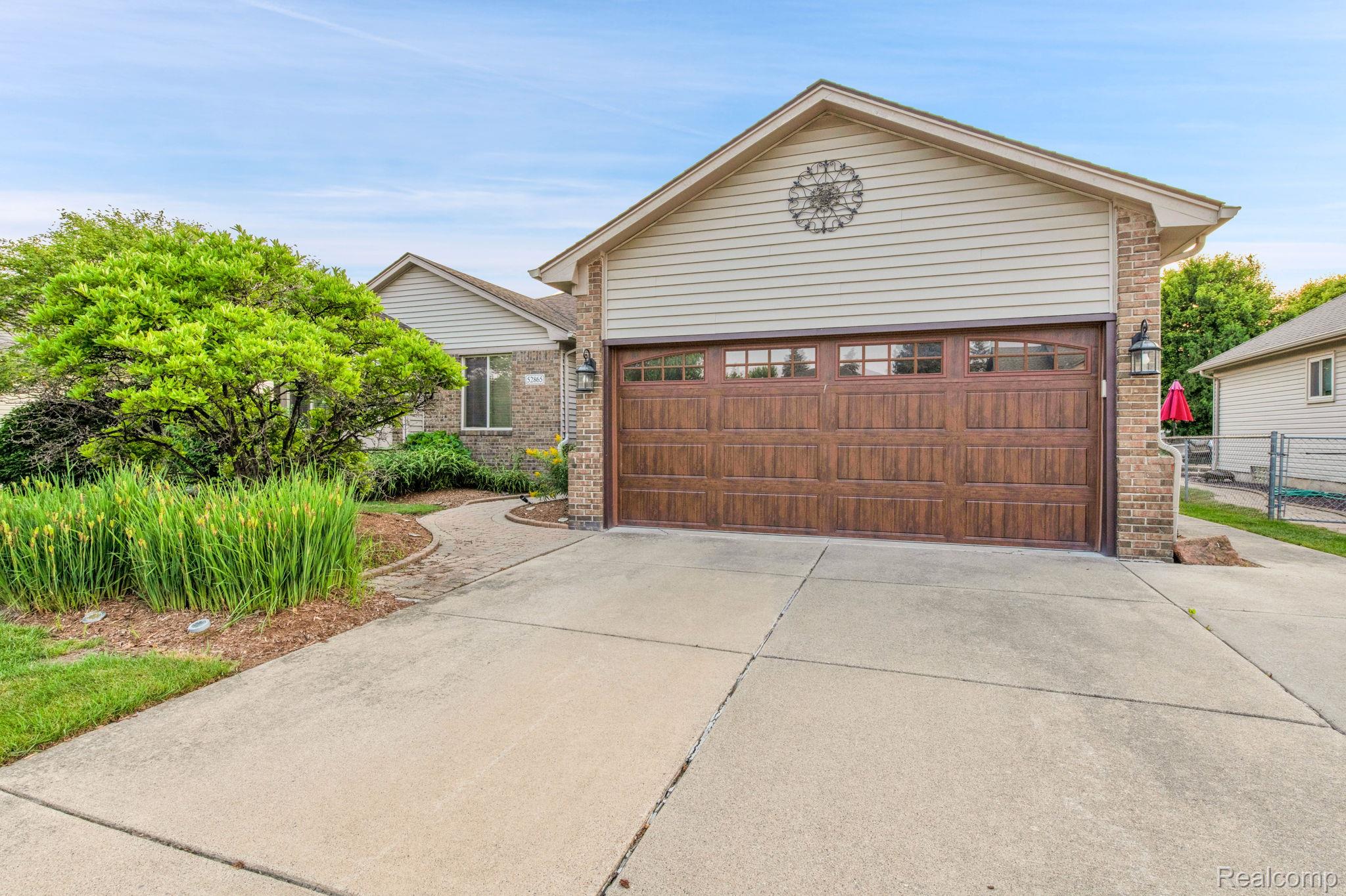 52865 Cross Creek Drive