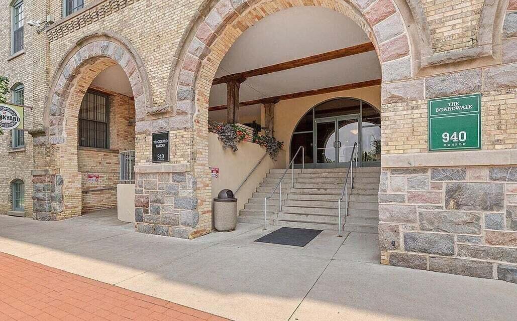 940 Monroe Avenue NW 462