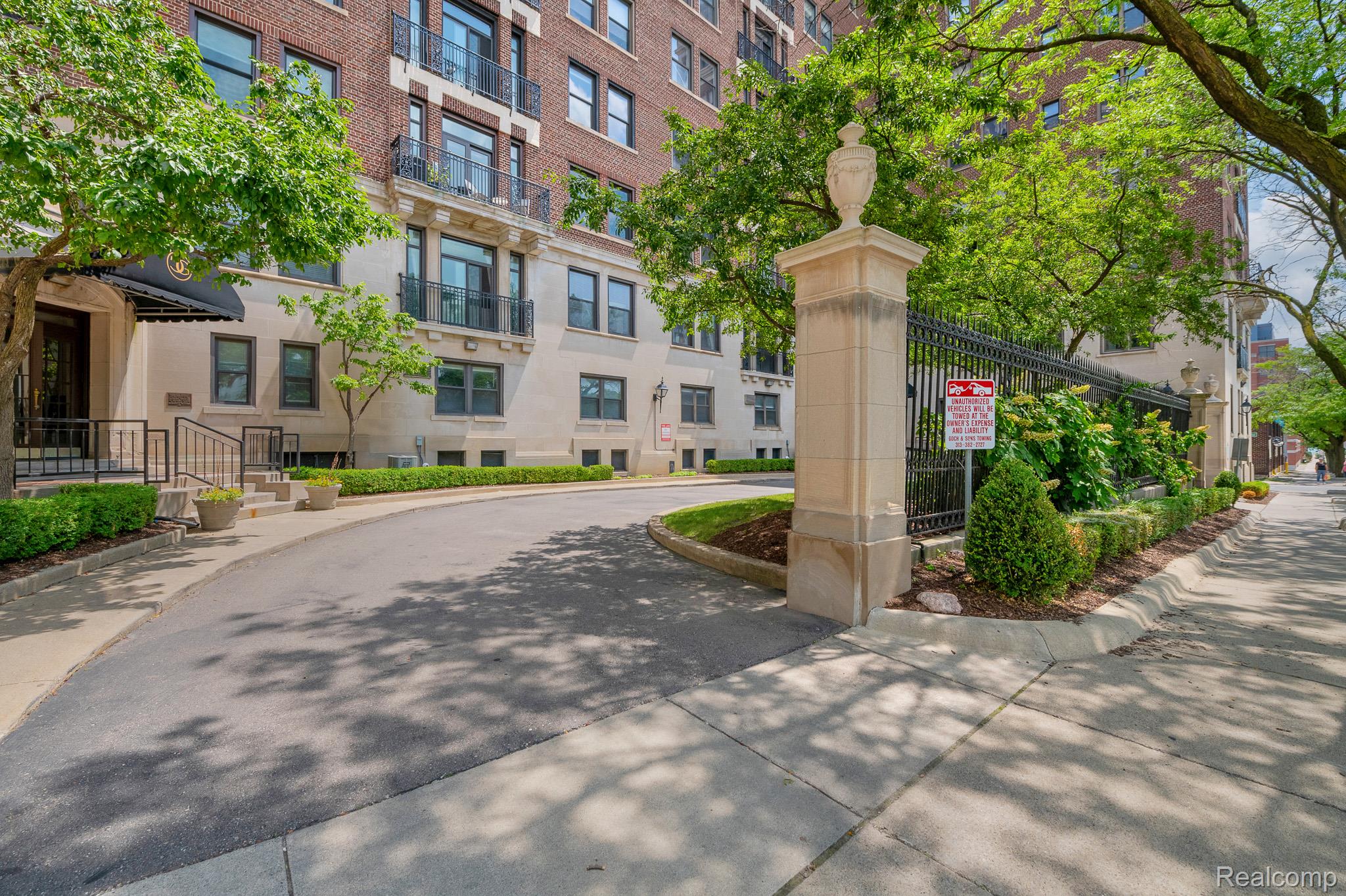 2900 Jefferson 42