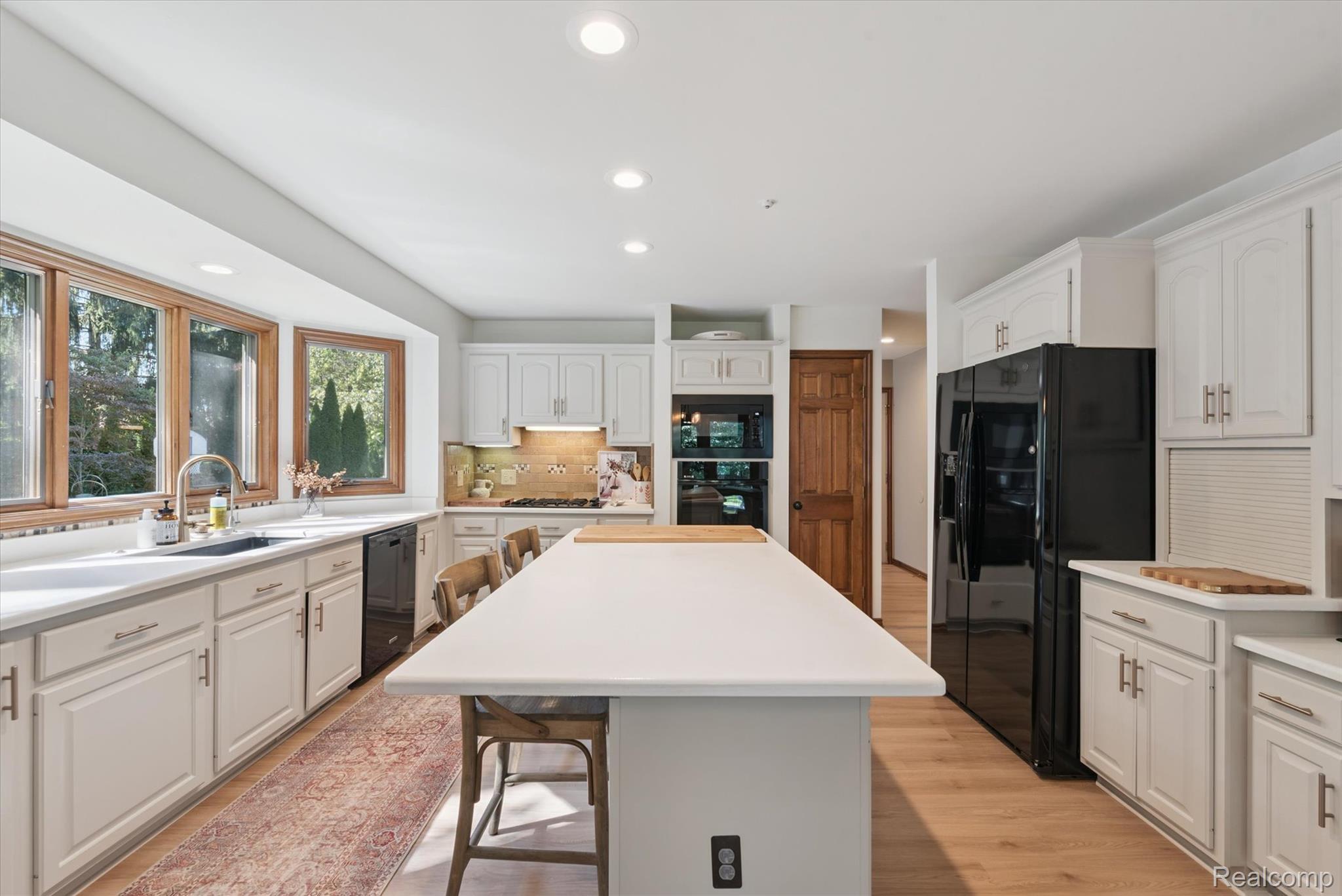 Huron Charter Township, Michigan 48164, United States, 3 Bedrooms Bedrooms, ,3 BathroomsBathrooms,Residential,Active,222337