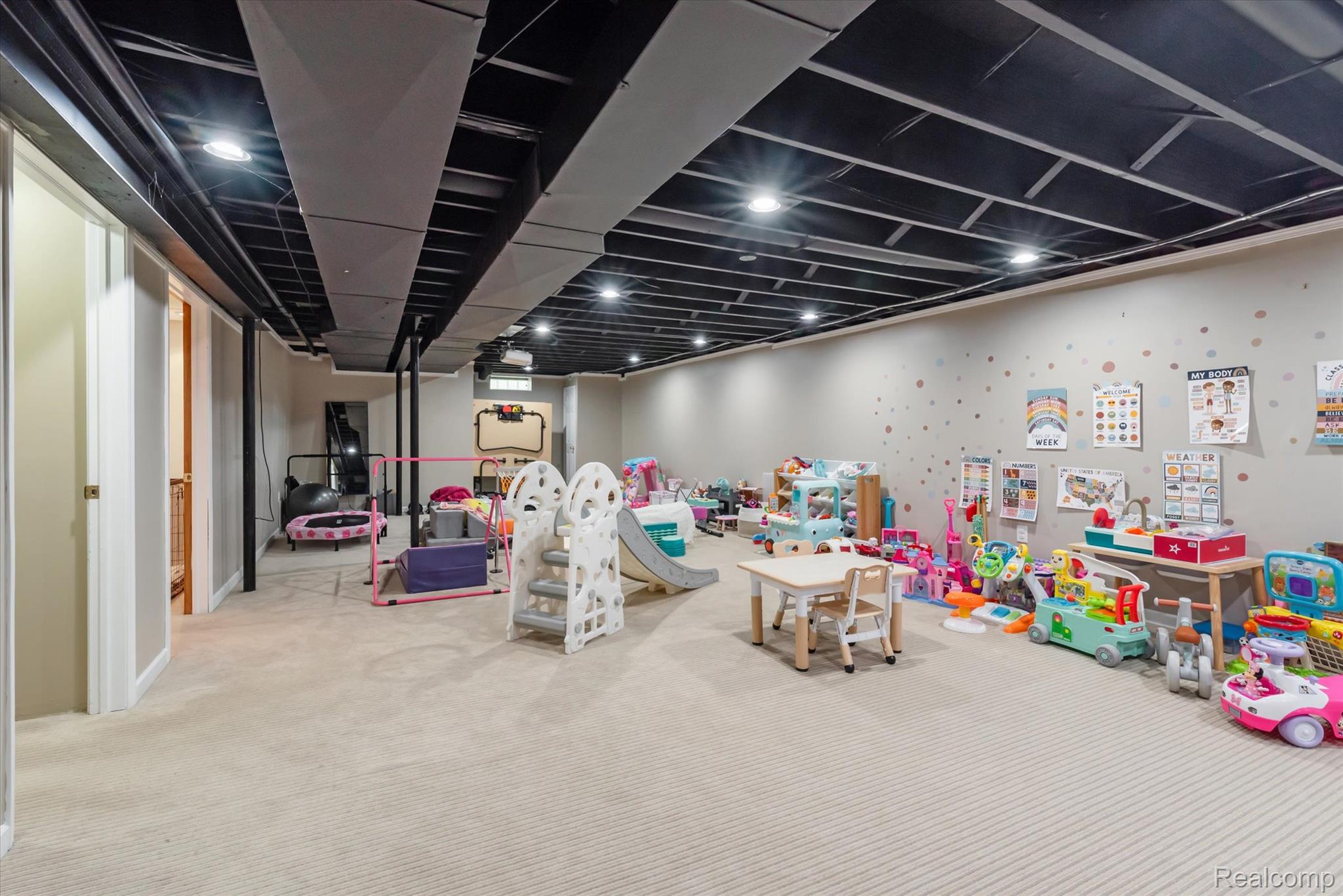 Huron Charter Township, Michigan 48164, United States, 3 Bedrooms Bedrooms, ,3 BathroomsBathrooms,Residential,Active,222337