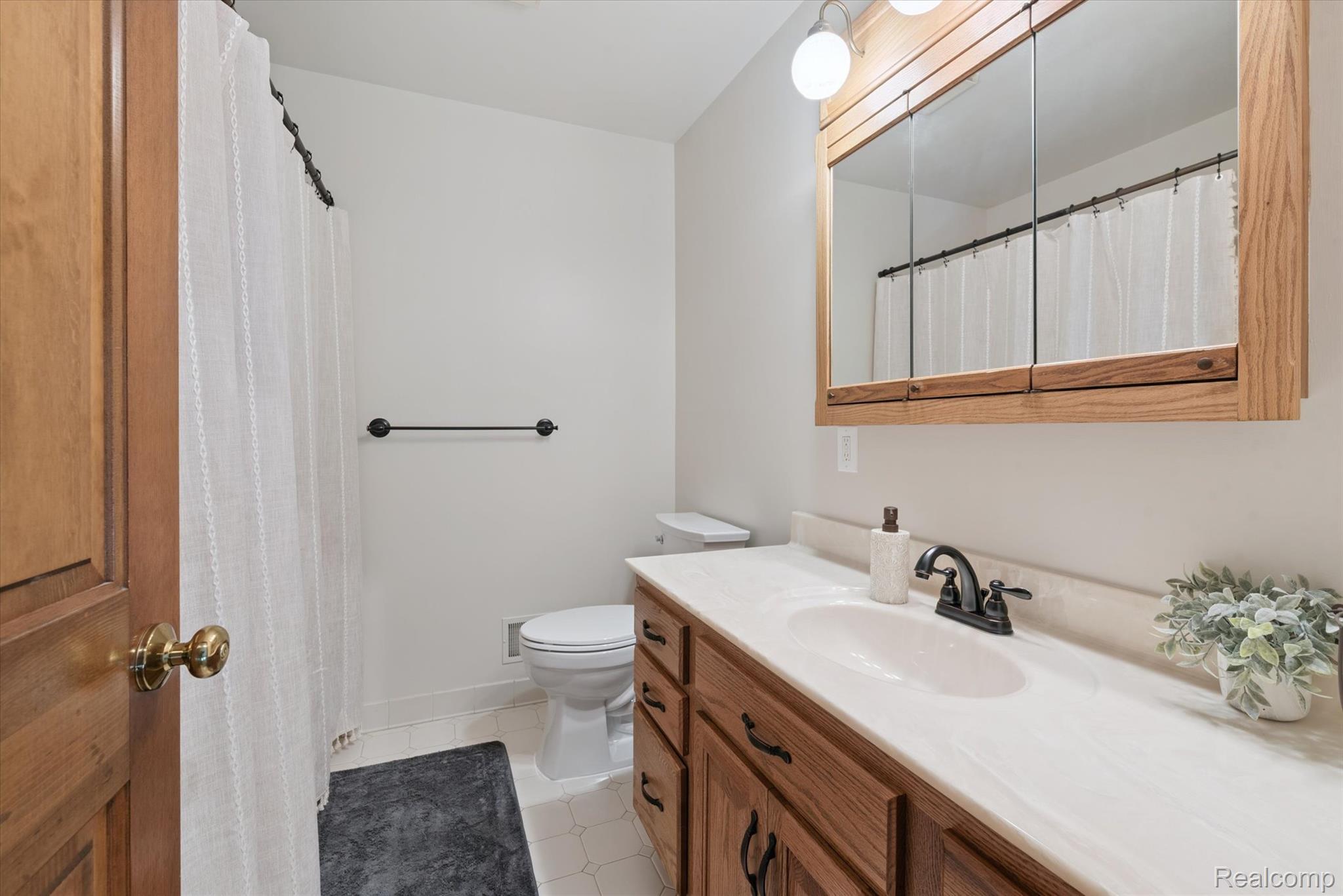 Huron Charter Township, Michigan 48164, United States, 3 Bedrooms Bedrooms, ,3 BathroomsBathrooms,Residential,Active,222337