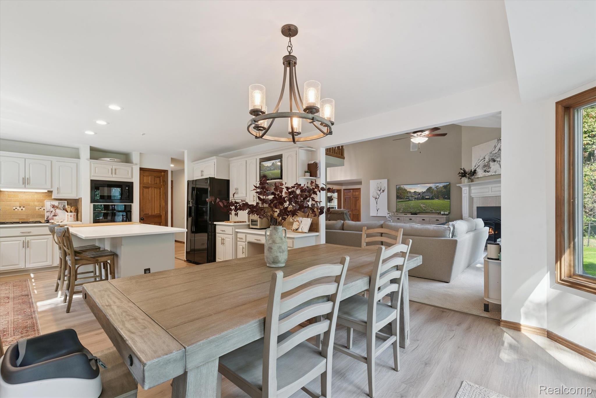 Huron Charter Township, Michigan 48164, United States, 3 Bedrooms Bedrooms, ,3 BathroomsBathrooms,Residential,Active,222337