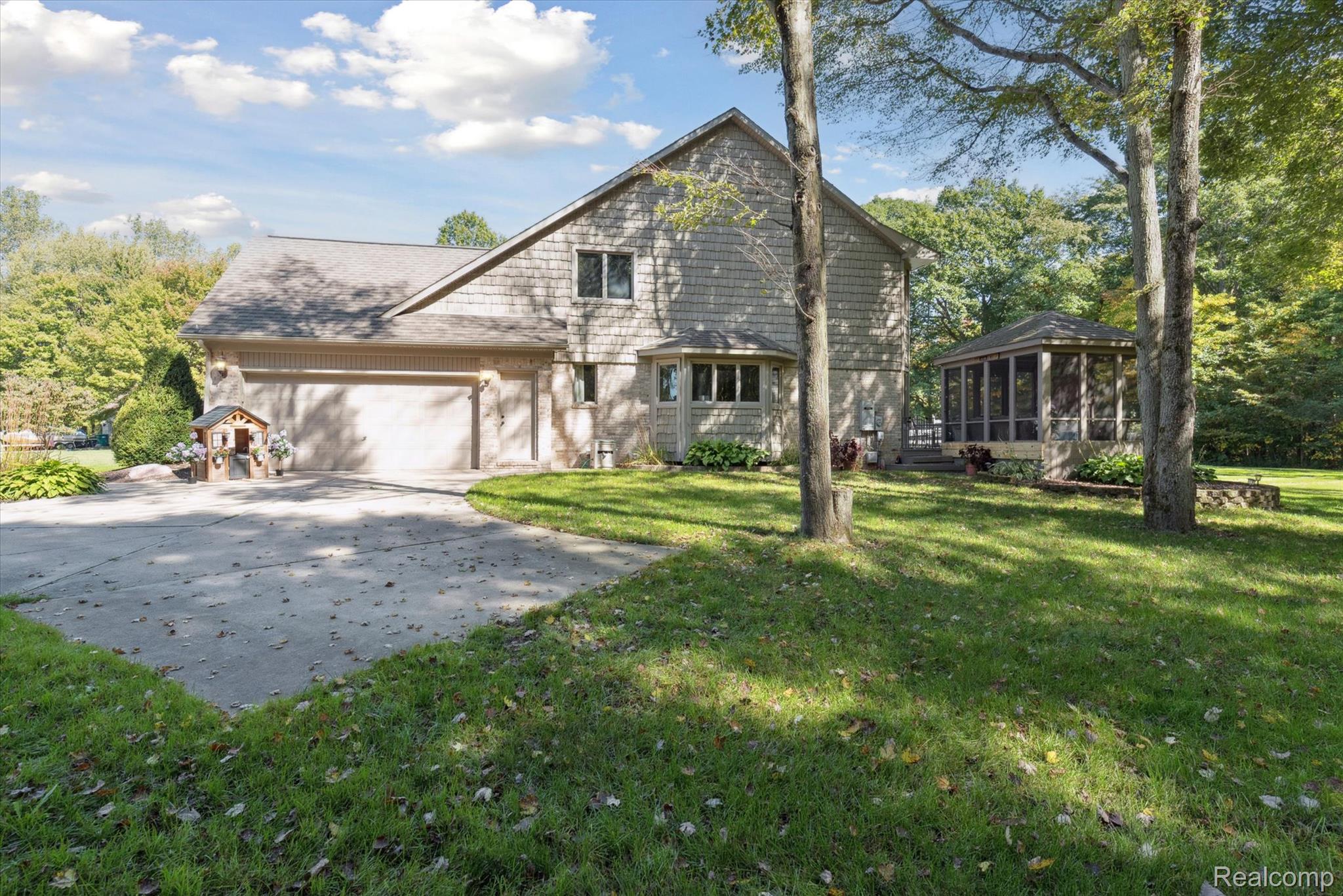 Huron Charter Township, Michigan 48164, United States, 3 Bedrooms Bedrooms, ,3 BathroomsBathrooms,Residential,Active,222337