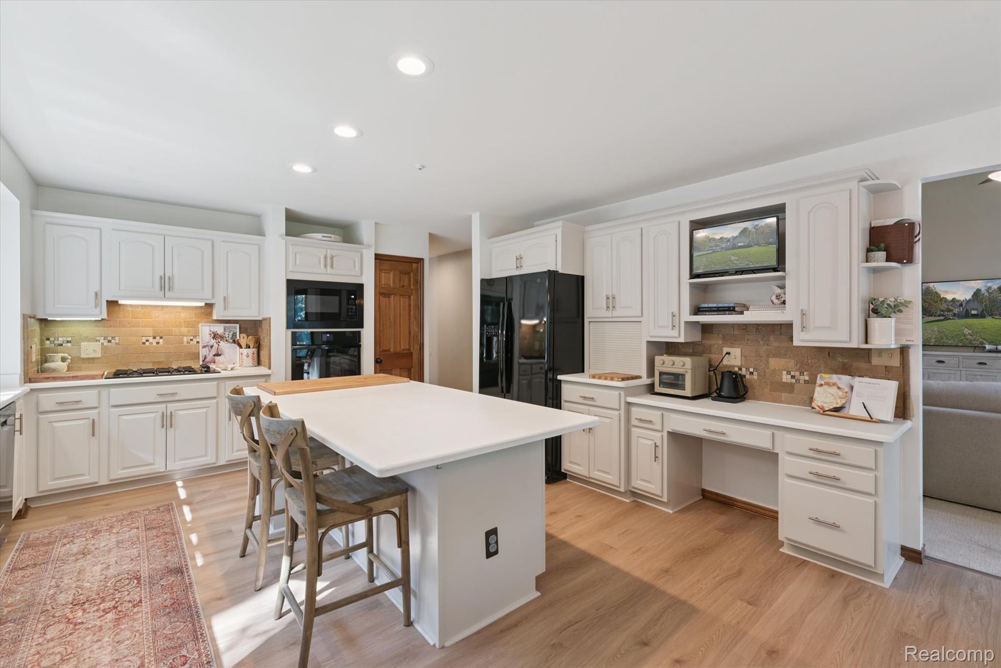 Huron Charter Township, Michigan 48164, United States, 3 Bedrooms Bedrooms, ,3 BathroomsBathrooms,Residential,Active,222337