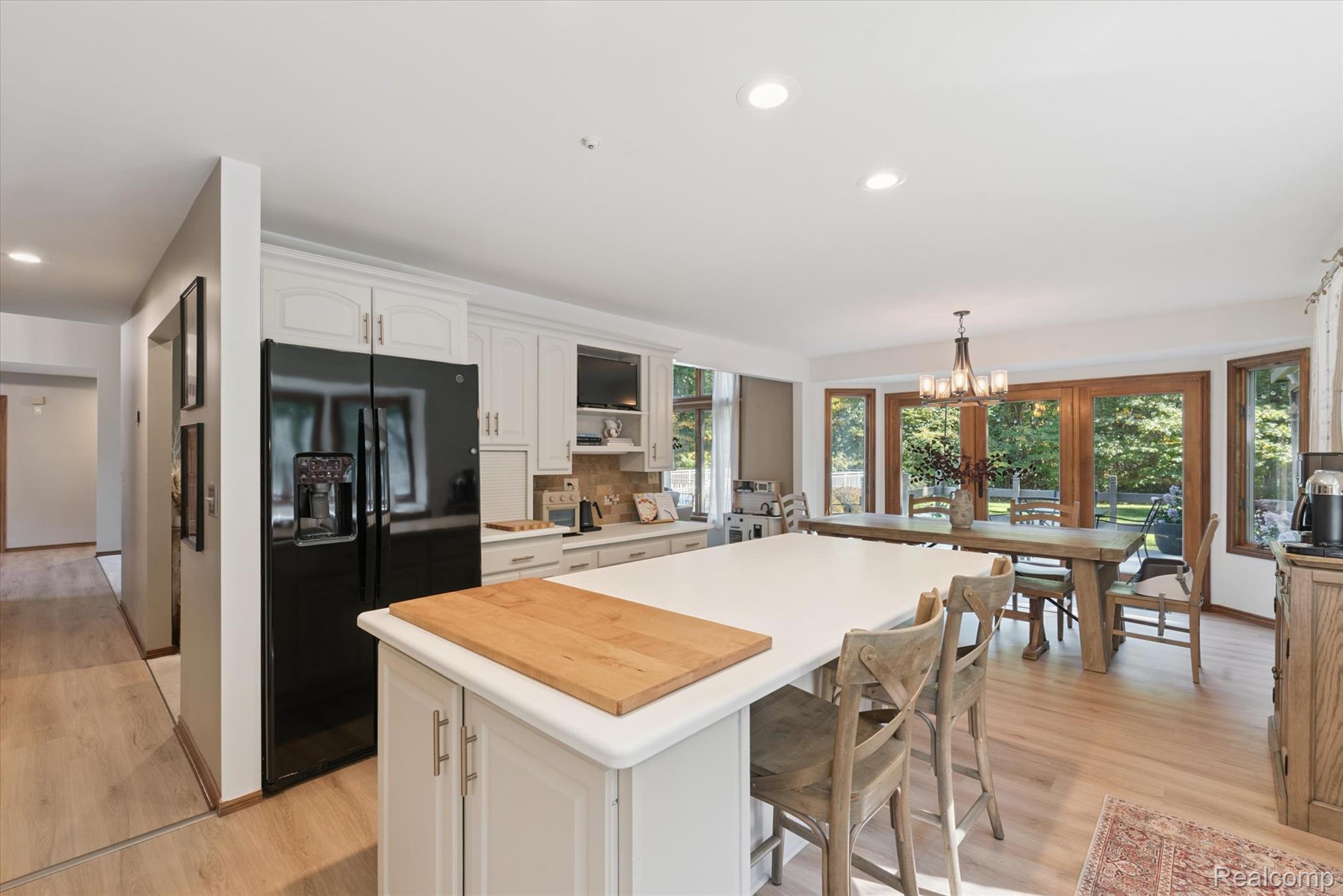 Huron Charter Township, Michigan 48164, United States, 3 Bedrooms Bedrooms, ,3 BathroomsBathrooms,Residential,Active,222337