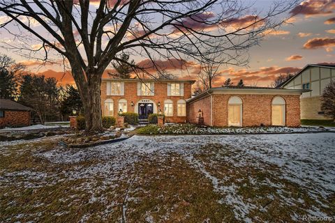 6807 Johnathon Drive Troy City MI 48098