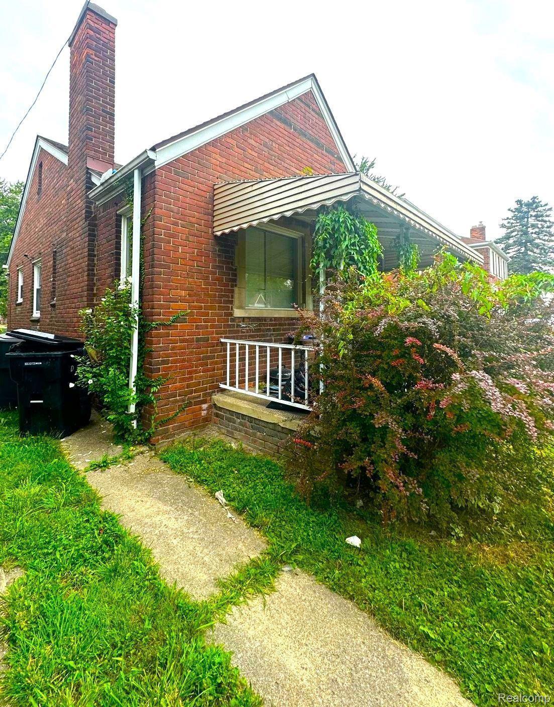 8603 WHITCOMB Street