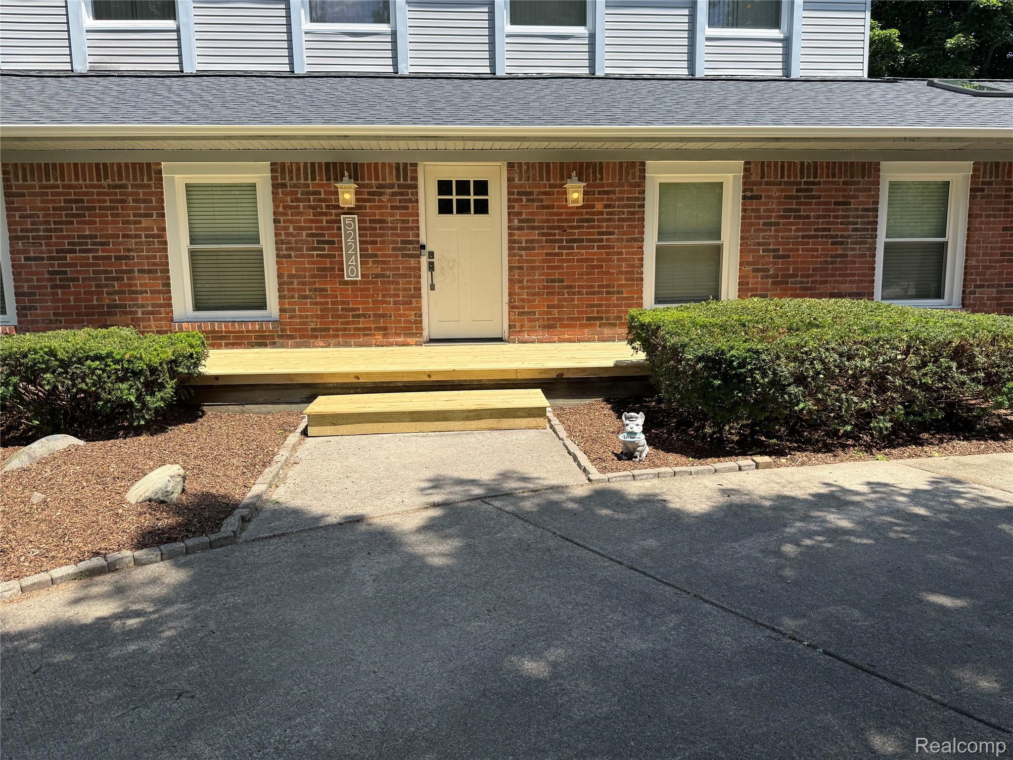 52240 Eastmoor Lane