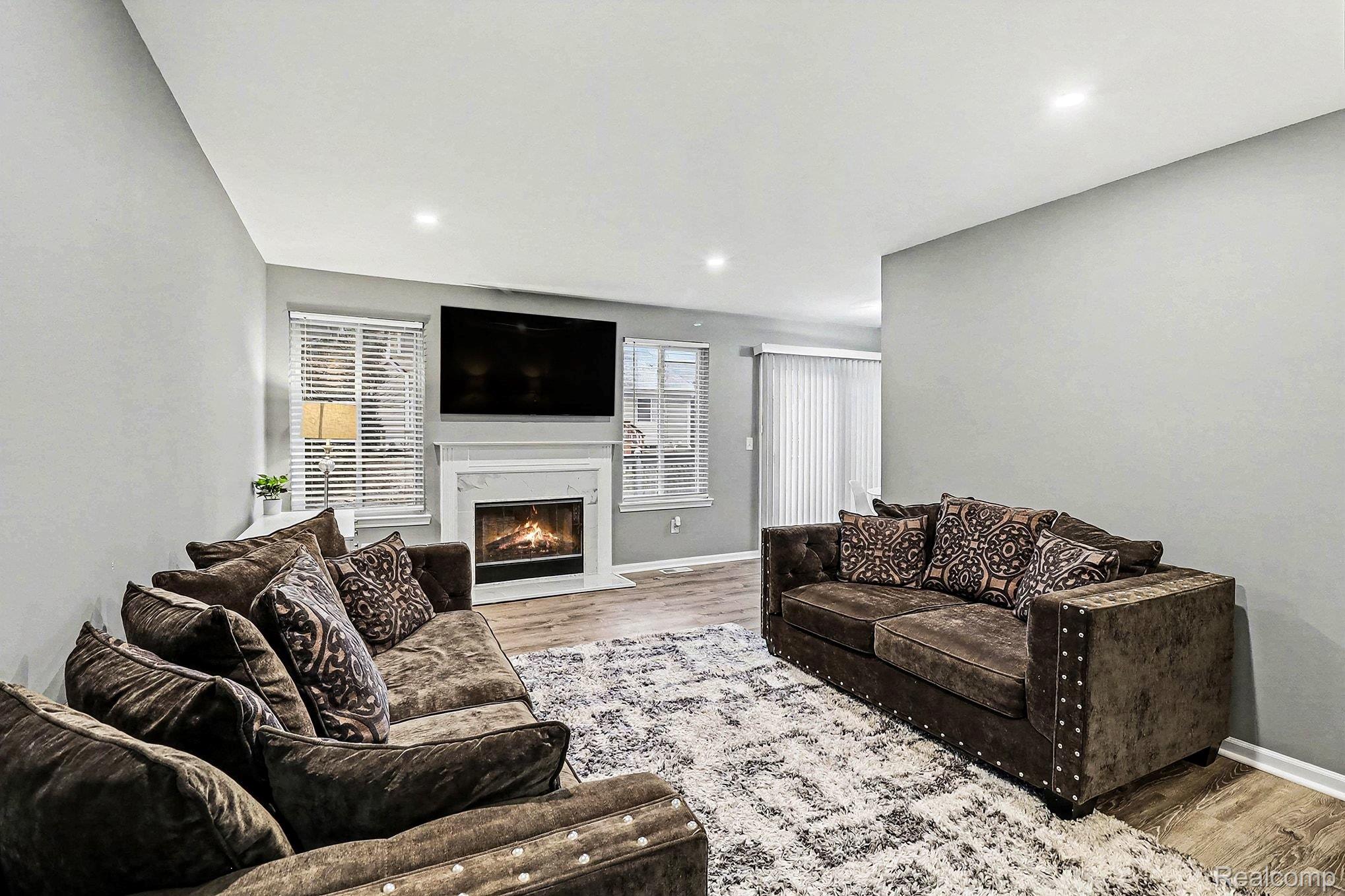 21920 Quail Ridge Drive N