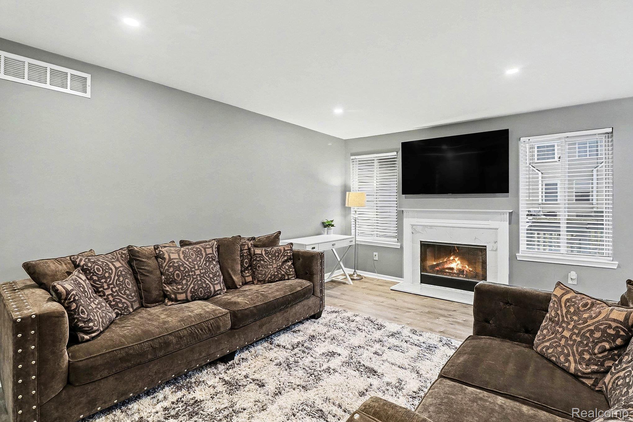 21920 Quail Ridge Drive N