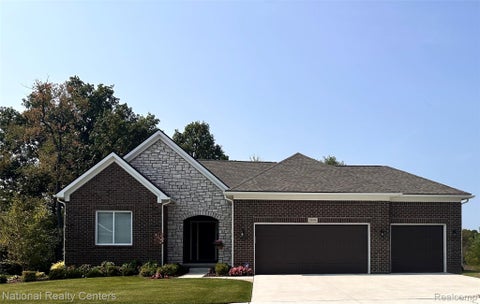 Photo of 941 Guenevere Drive, Oxford Charter Township, MI 48371 (MLS # 20261071881)