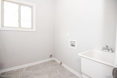 Tiny photo for 941 Guenevere Drive, Oxford Charter Township, MI 48371 (MLS # 20261071881)