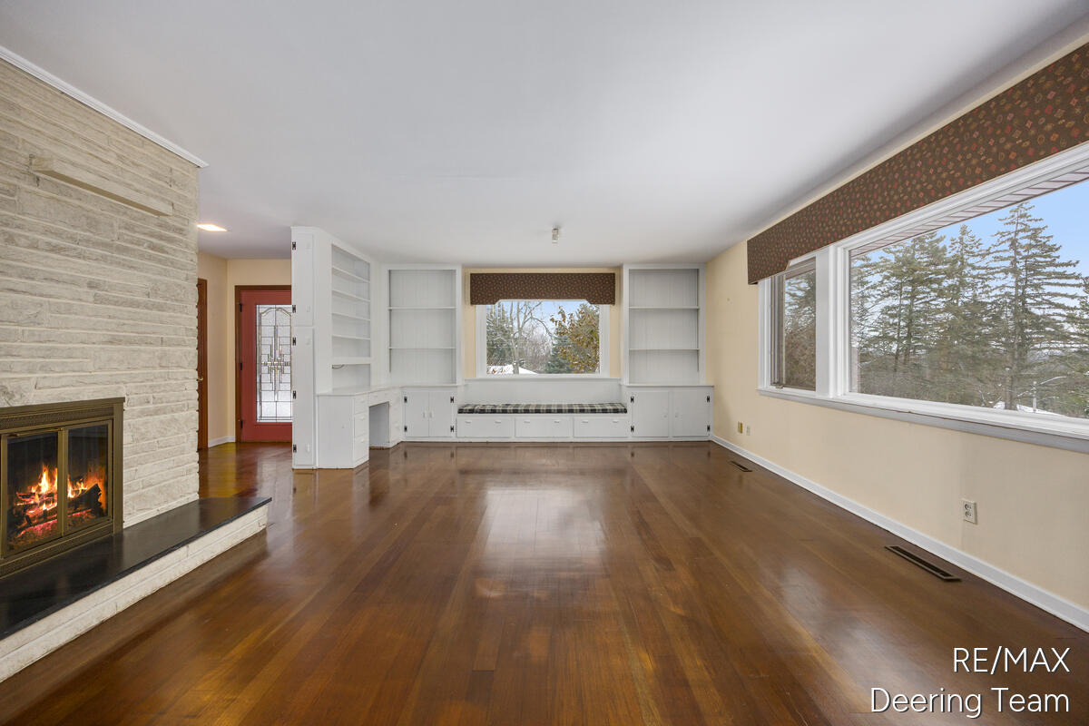 3343 Springbrook Drive NW