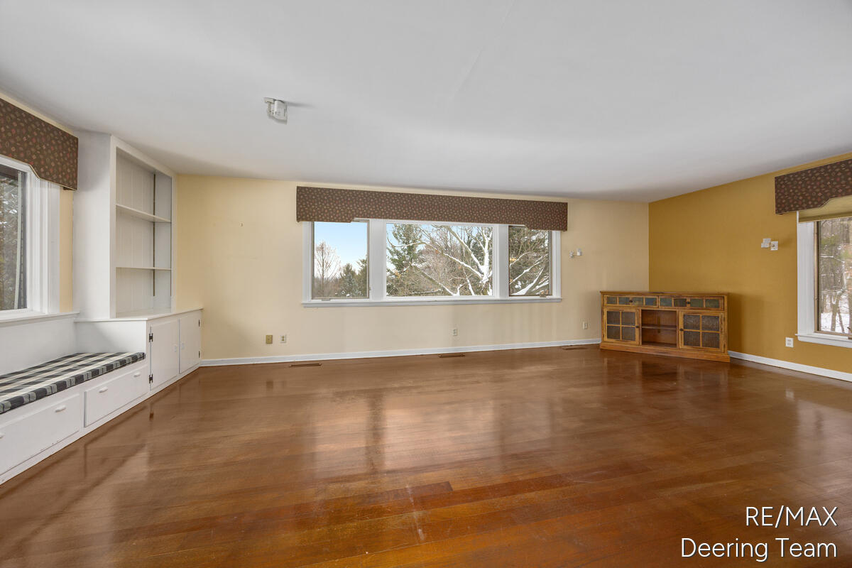 3343 Springbrook Drive NW