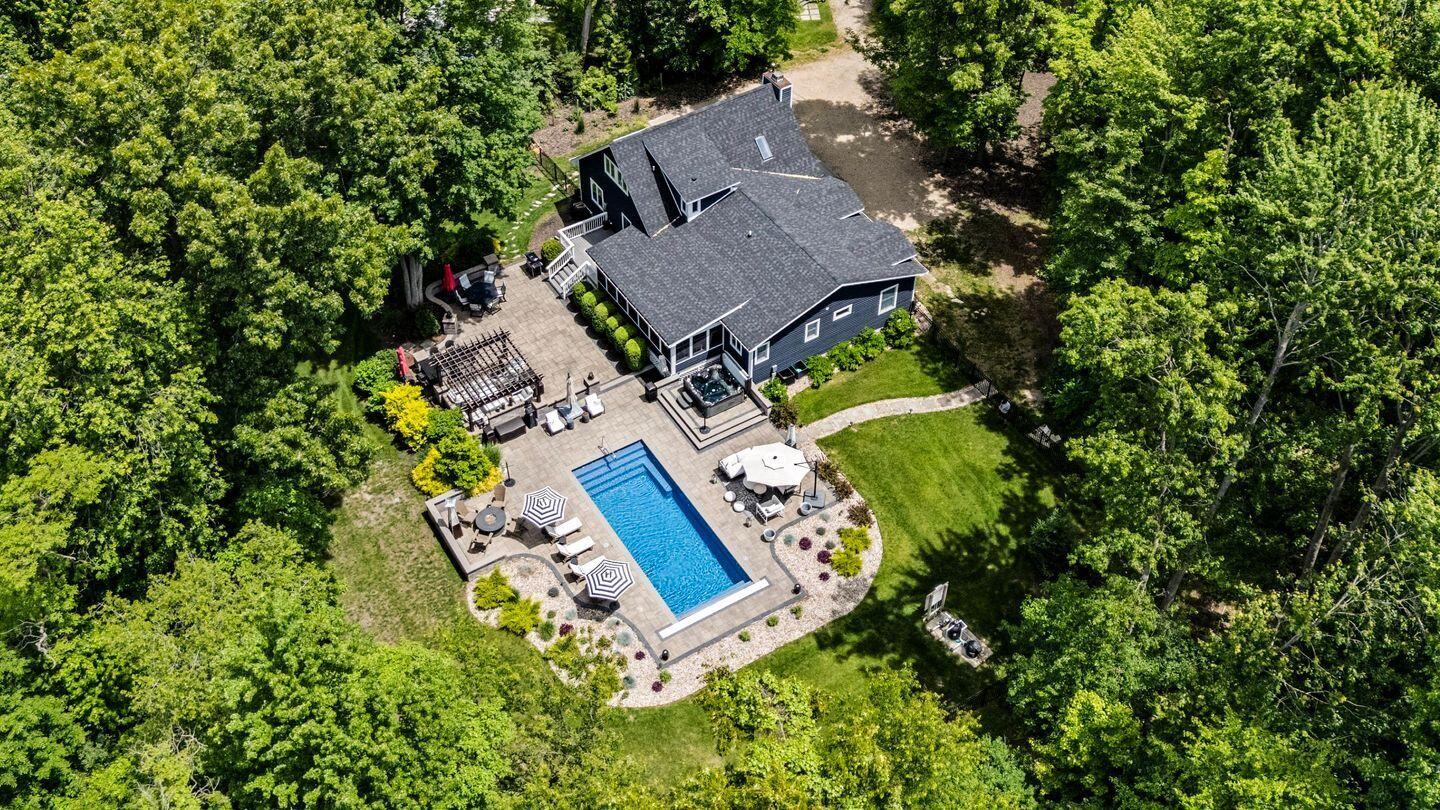 16636 Lakeshore Road