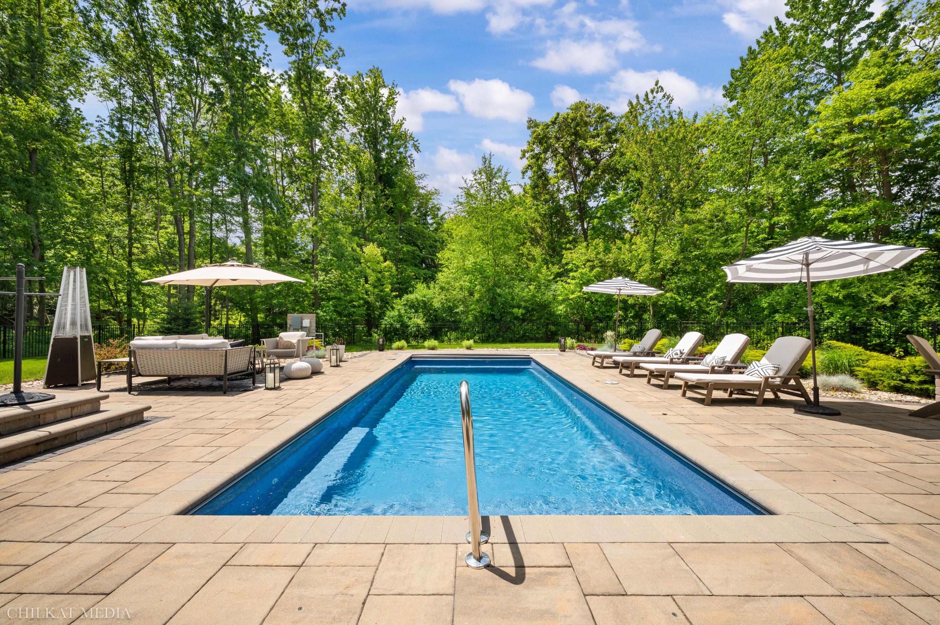 16636 Lakeshore Road