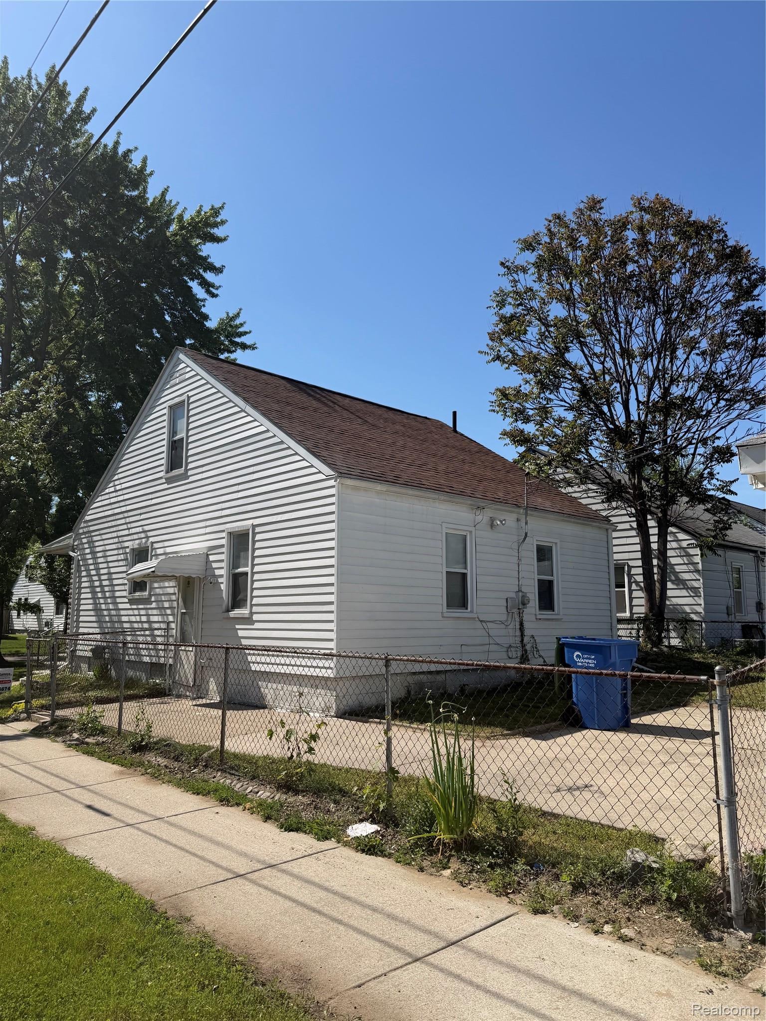 21004 Syracuse Avenue