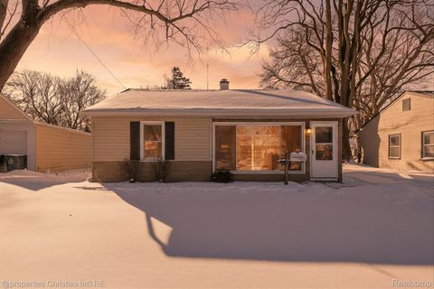 10111 Troy Street Oak Park City MI 48237