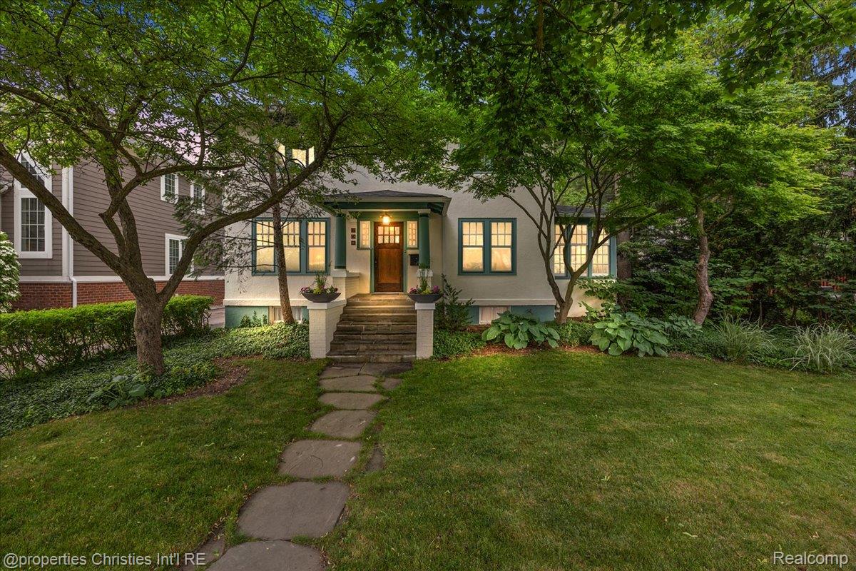 560 Woodland Street
