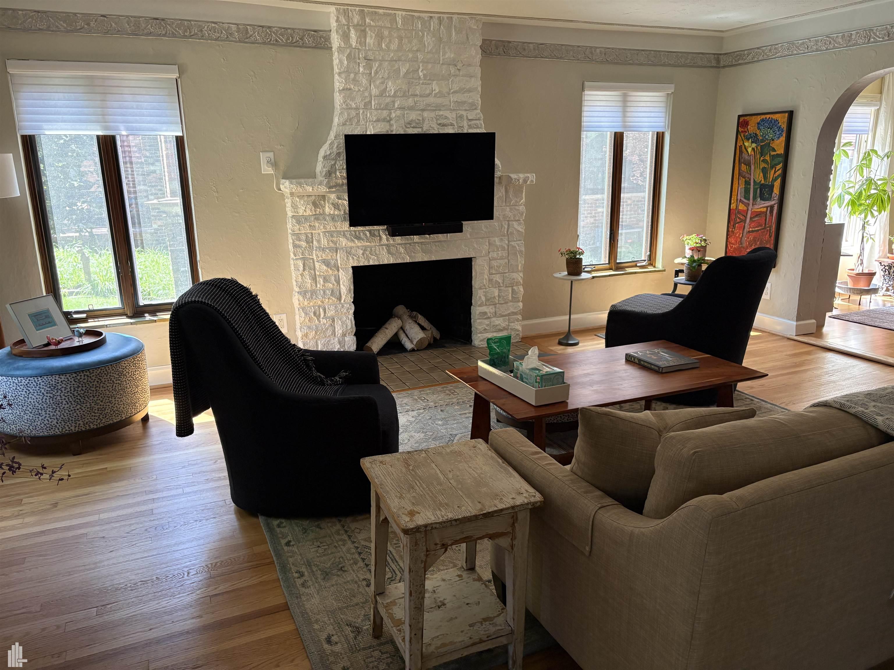 762 W Oakridge