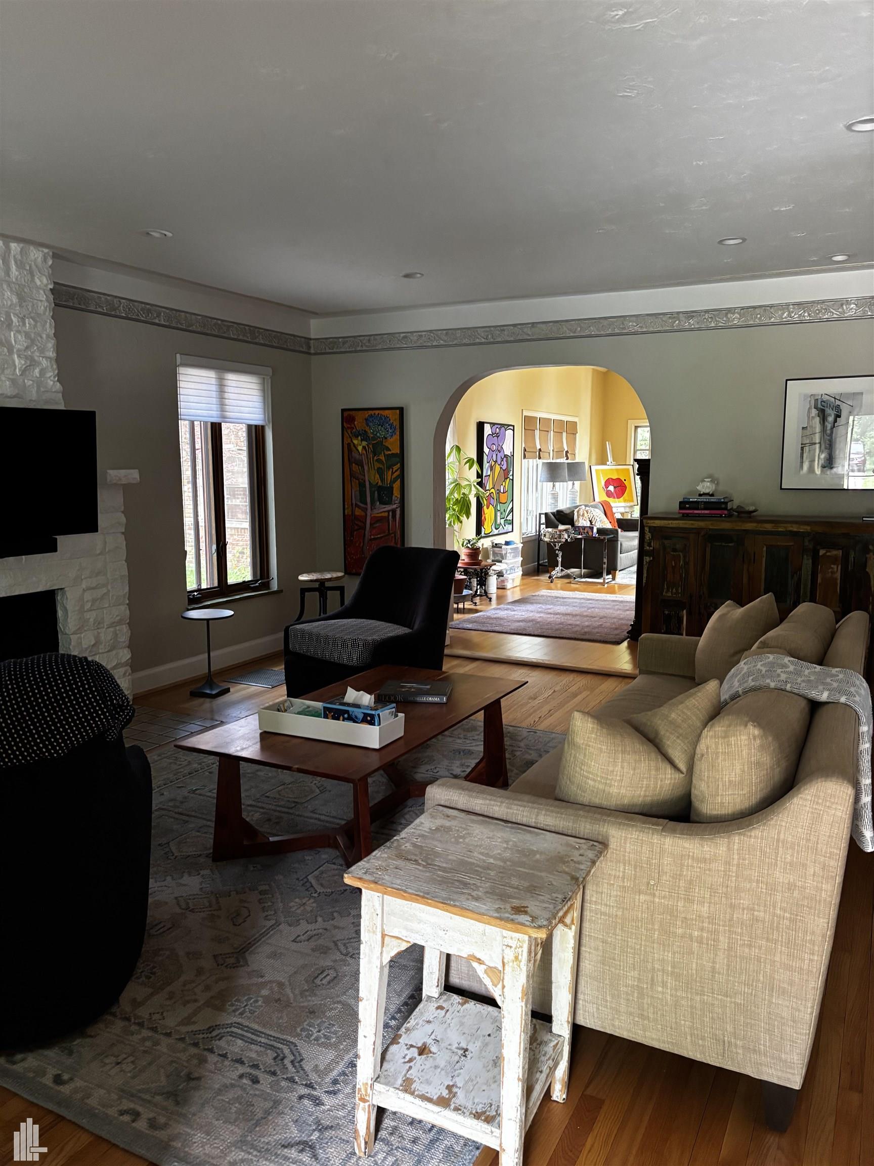 762 W Oakridge