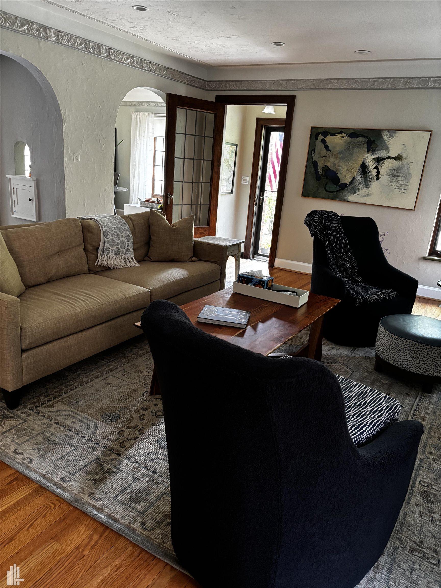 762 W Oakridge