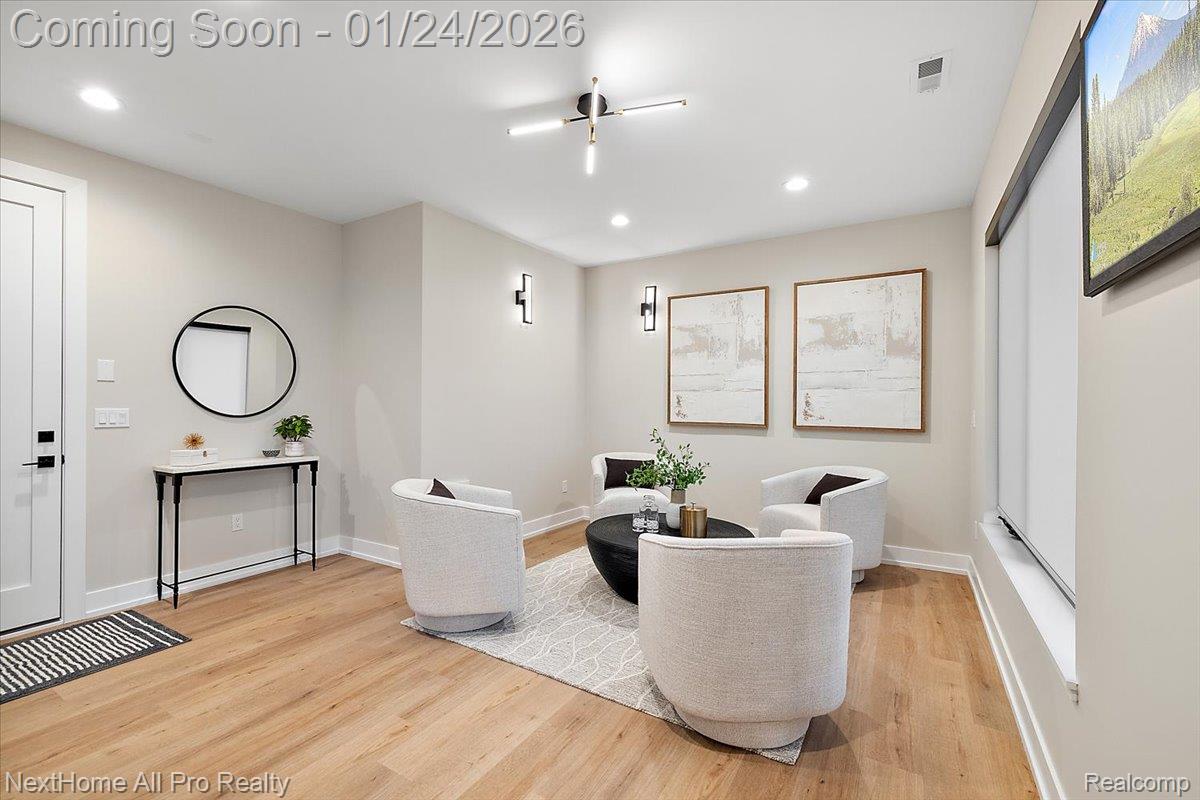 104 N CENTER COVE N CENTER COVE 11