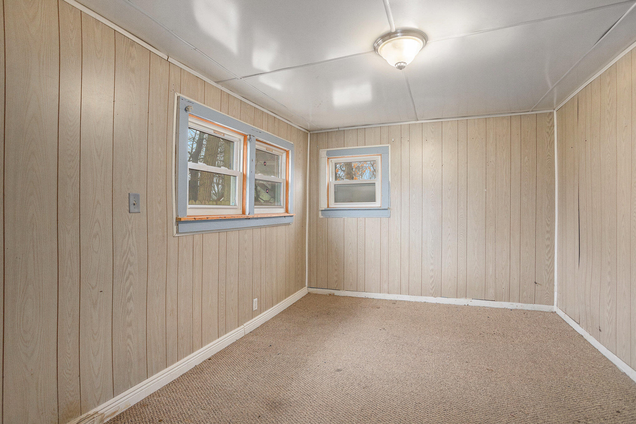 207 S Capital Avenue