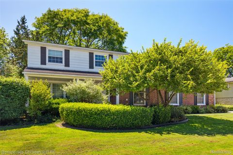 89 Maclynn Drive Troy City MI 48098