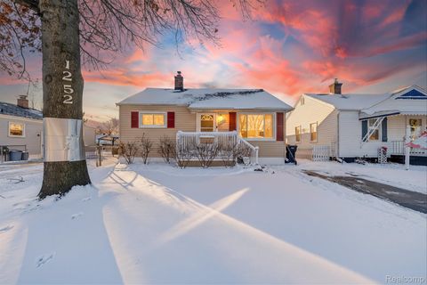 1252 8th Street Wyandotte City MI 48192