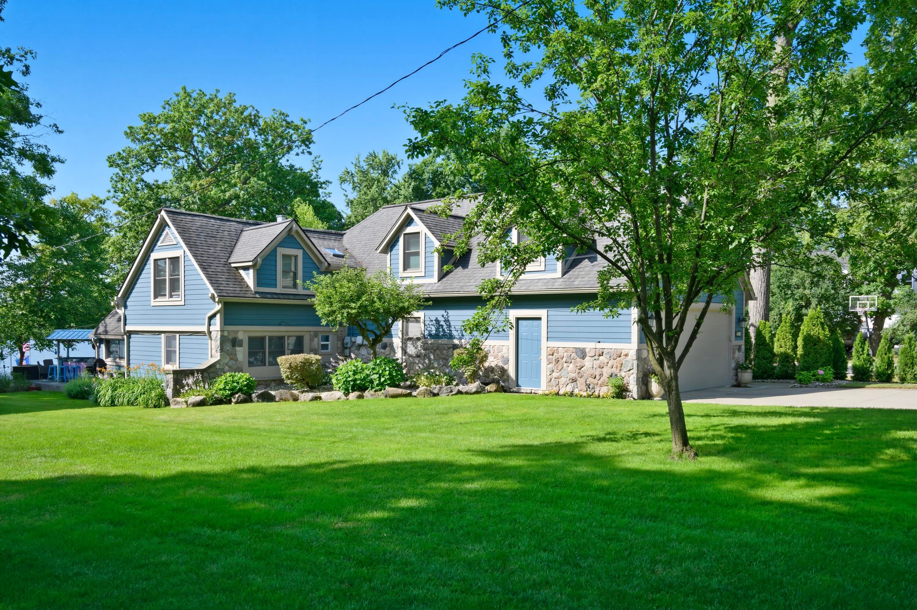 3911 Lakewood Drive