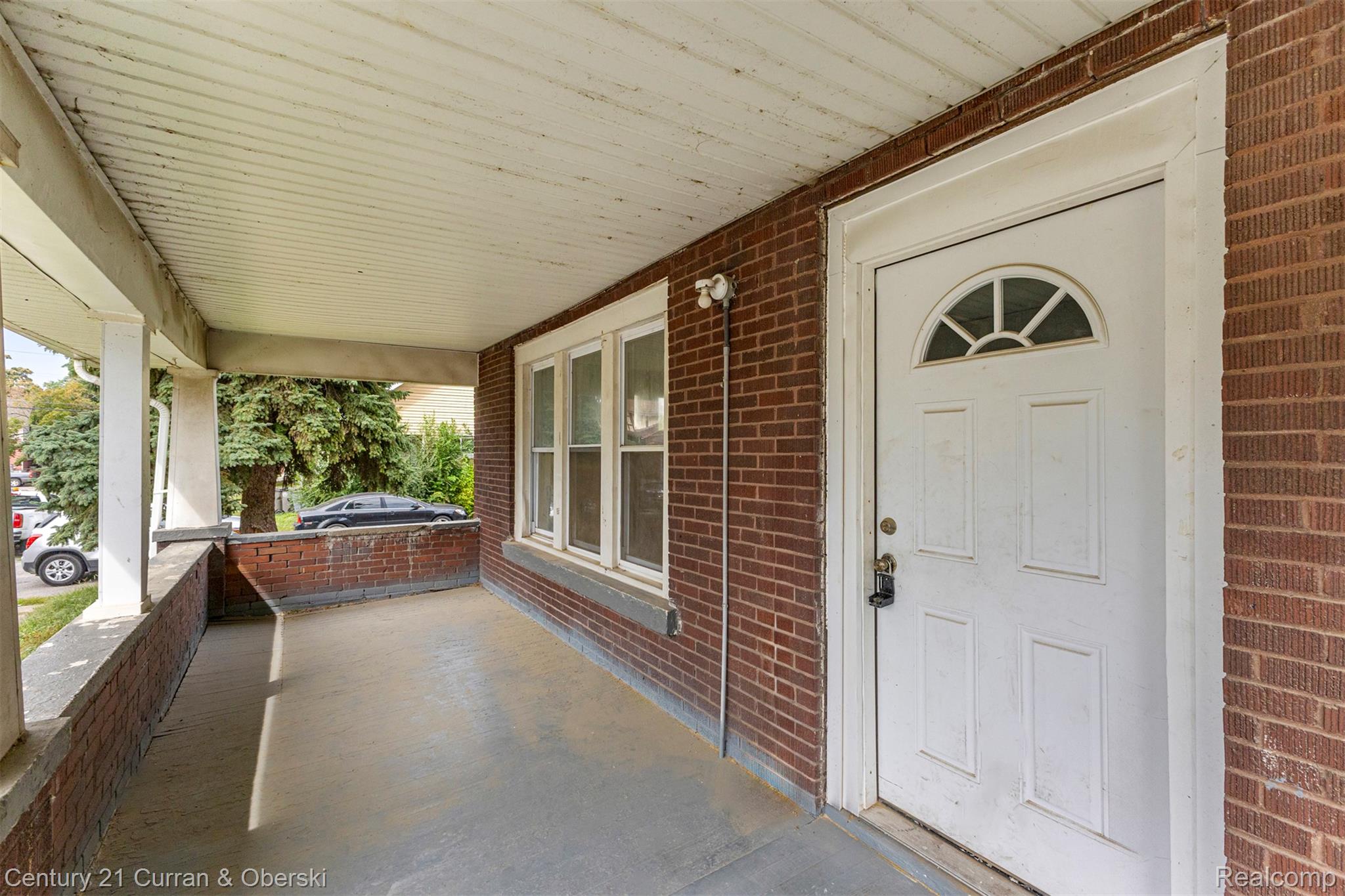 32 W Woodward Street